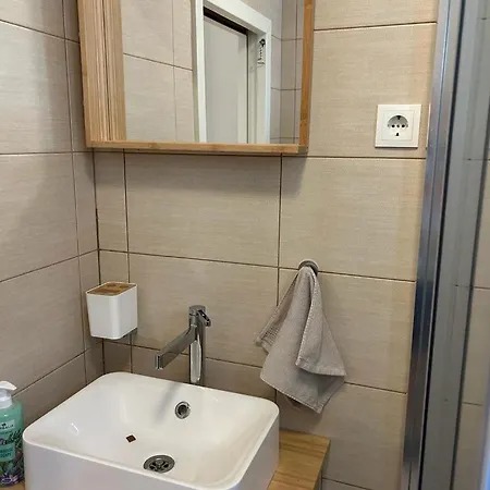 Nia Apartman *
